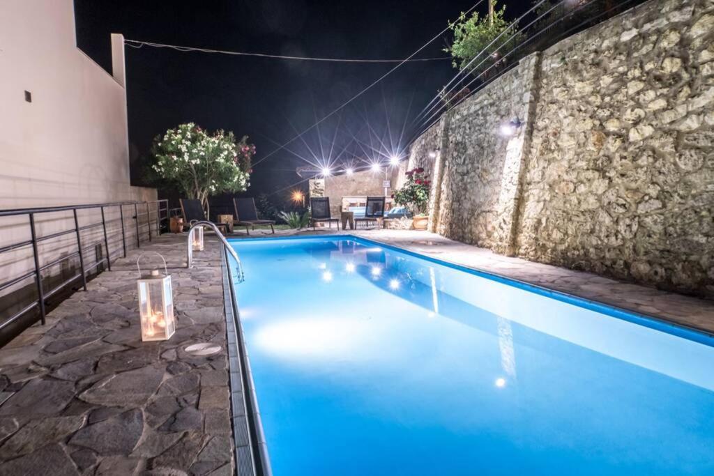 Villa Ventus, 40Sqm Private Pool & Hot Tub! Roussospítion Eksteriør billede